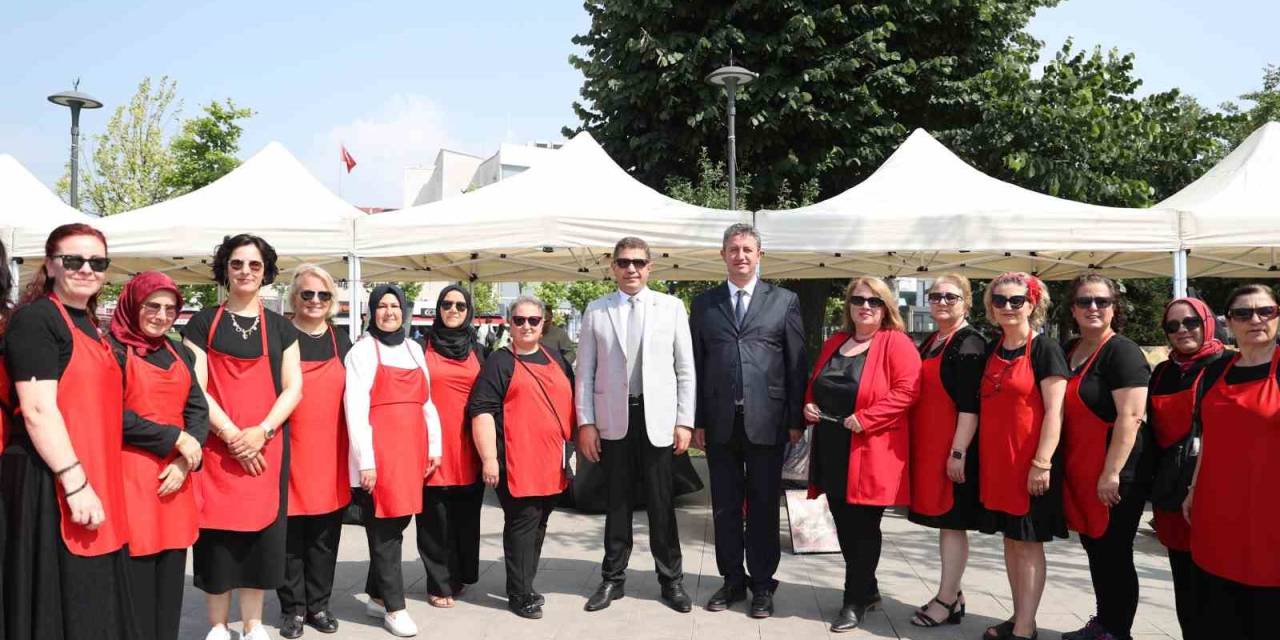 Ahşap Hediyelikler Sergileniyor