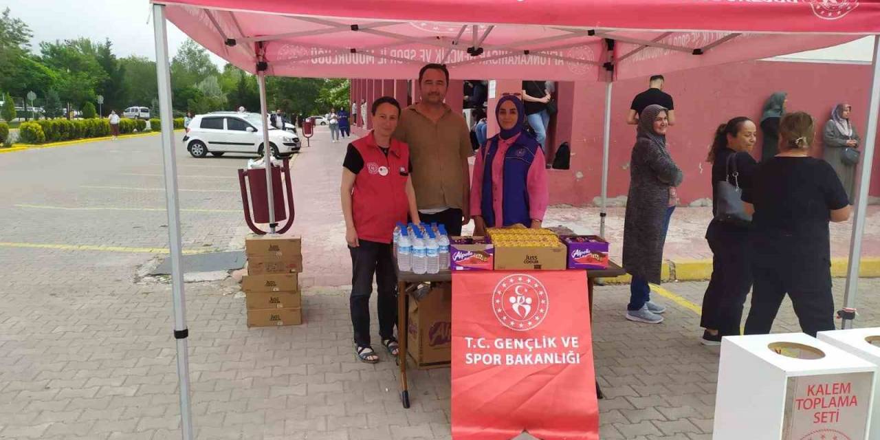 Yks’ye Girenlerin Kalemleri Köy Okullarında Dağıtılacak