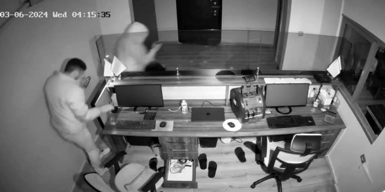 Fatih’te İş Yerini Soyan 3 Hırsız Kamerada