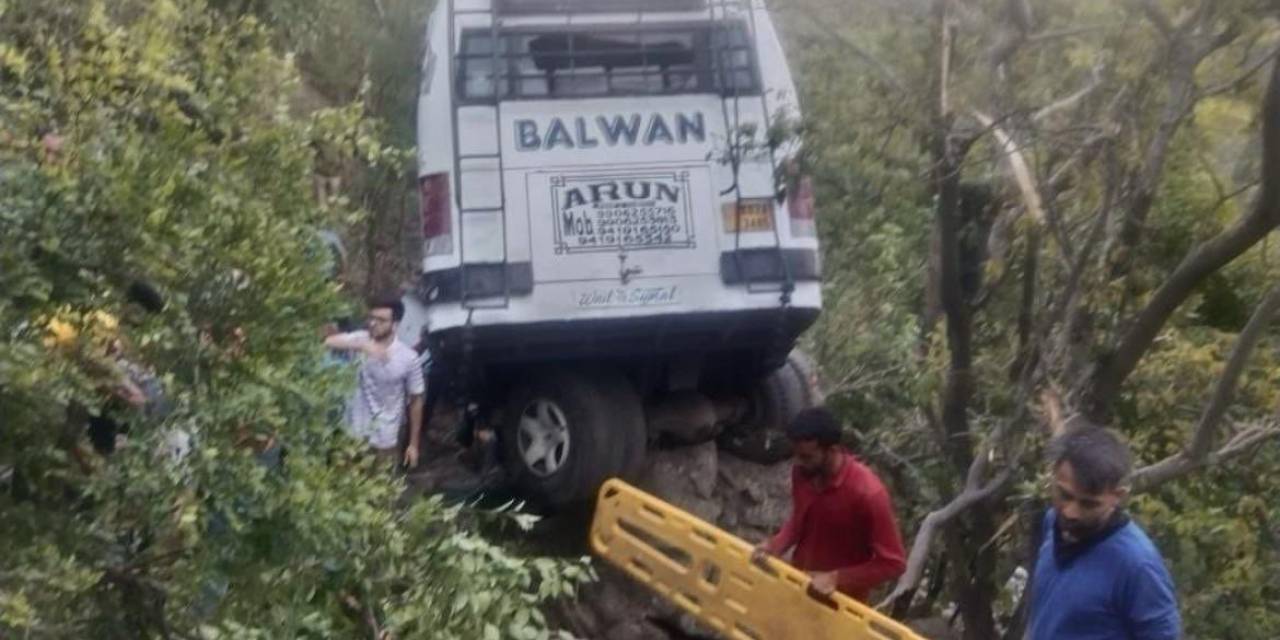 Hindistan’da Otobüse Saldırı: 10 Ölü