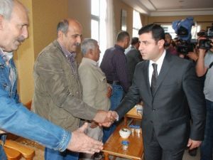 Demirtaş, Diyarbakır’da Taziye Ziyaretlerine Katıldı