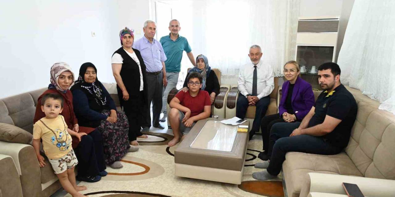 Ayşalı Teyze Ve Ailesi 110 Gram Altını Hastane Ek Hizmet Binası İçin Bağışladı