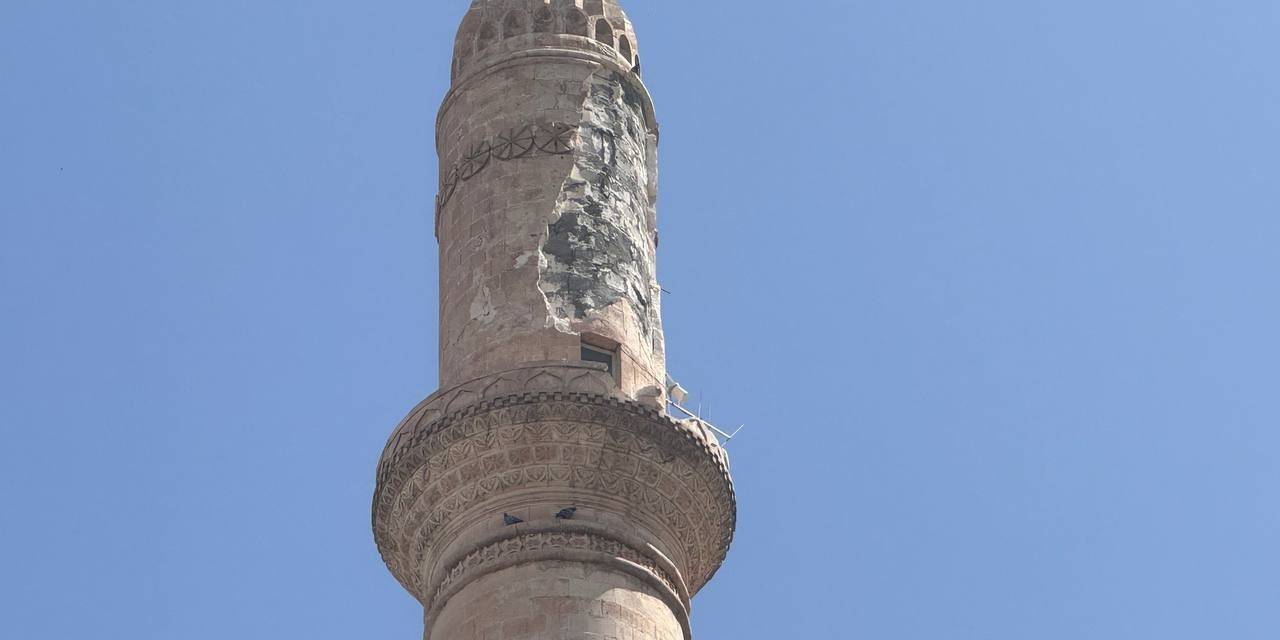 Mardin’de Minareye Yıldırım Düştü