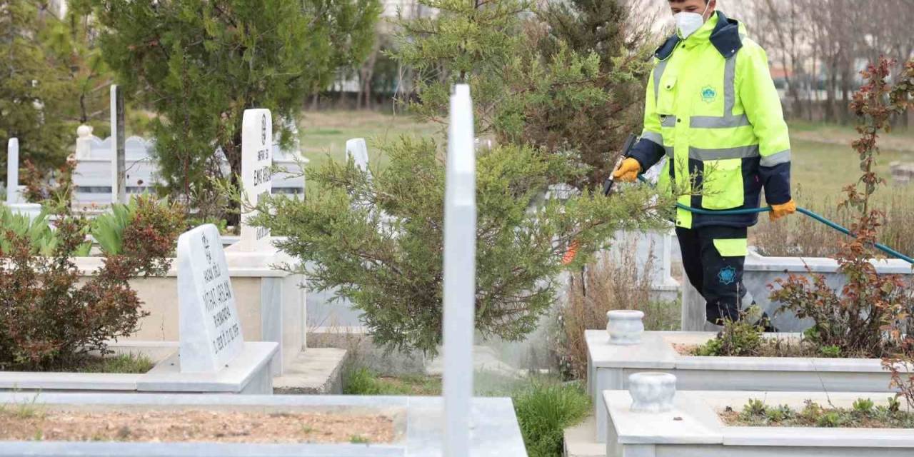 Aksaray Belediyesi Mezarlıklarda Bayram Hazırlığı Başlattı