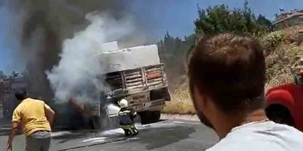 Yatağan’da Mermer Yüklü Tır Yangını Korkuttu