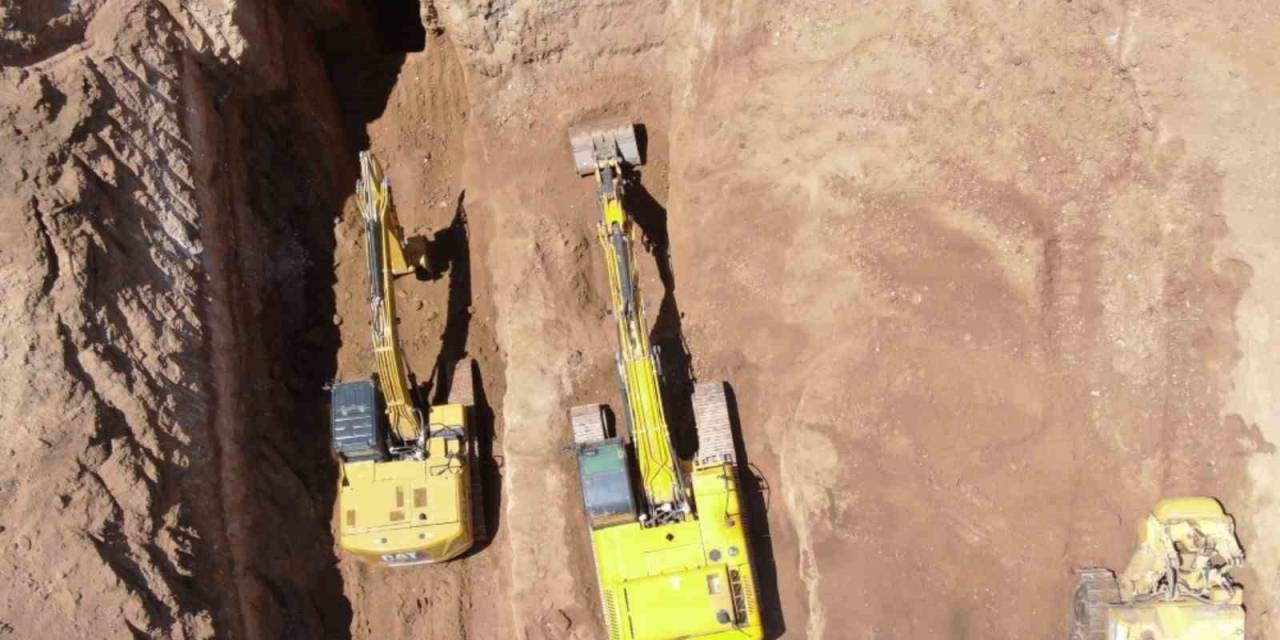 Evladı Yakılarak Kuyuya Atılan Anne, Karar Duruşmasına Oğlunun Resmi Basılı Tişörtle Geldi