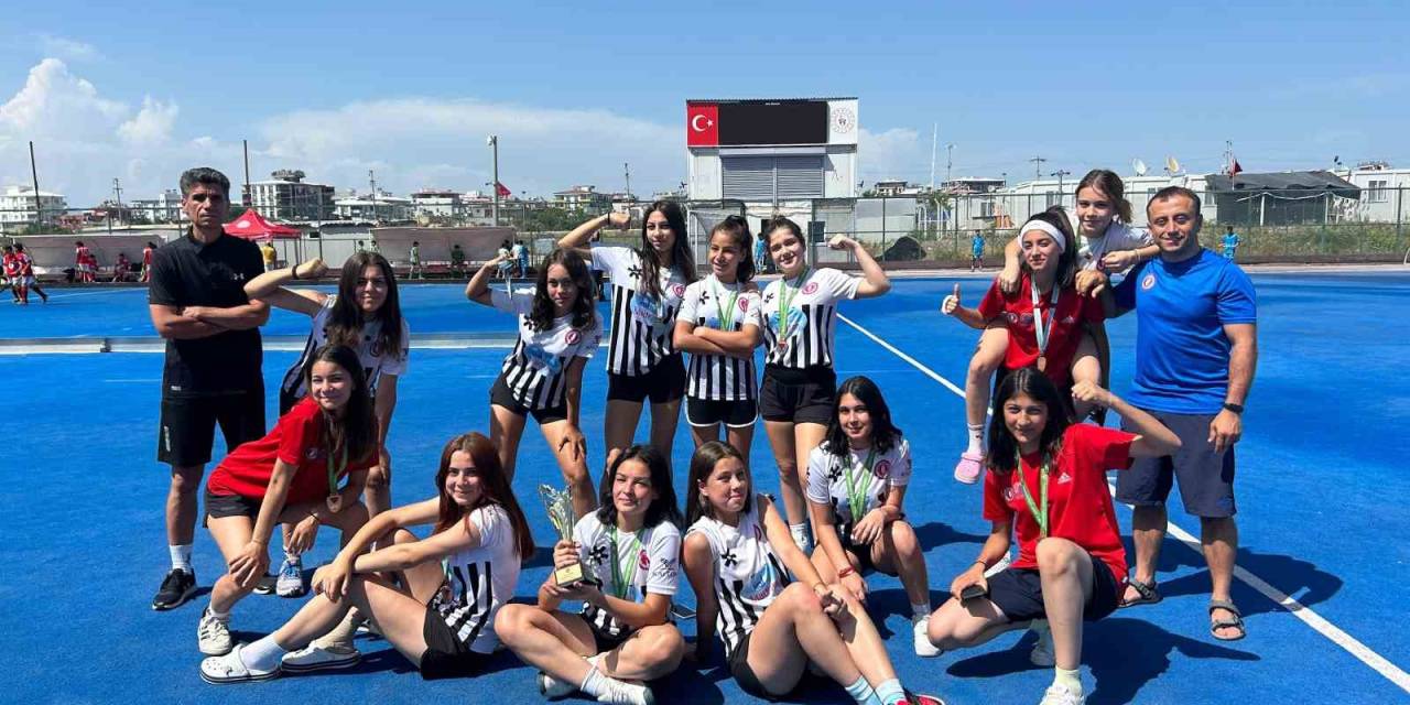 U16 Kızlar Hokey ‘De Ege Yıldızları Averajla Türkiye 2’incisi Oldu