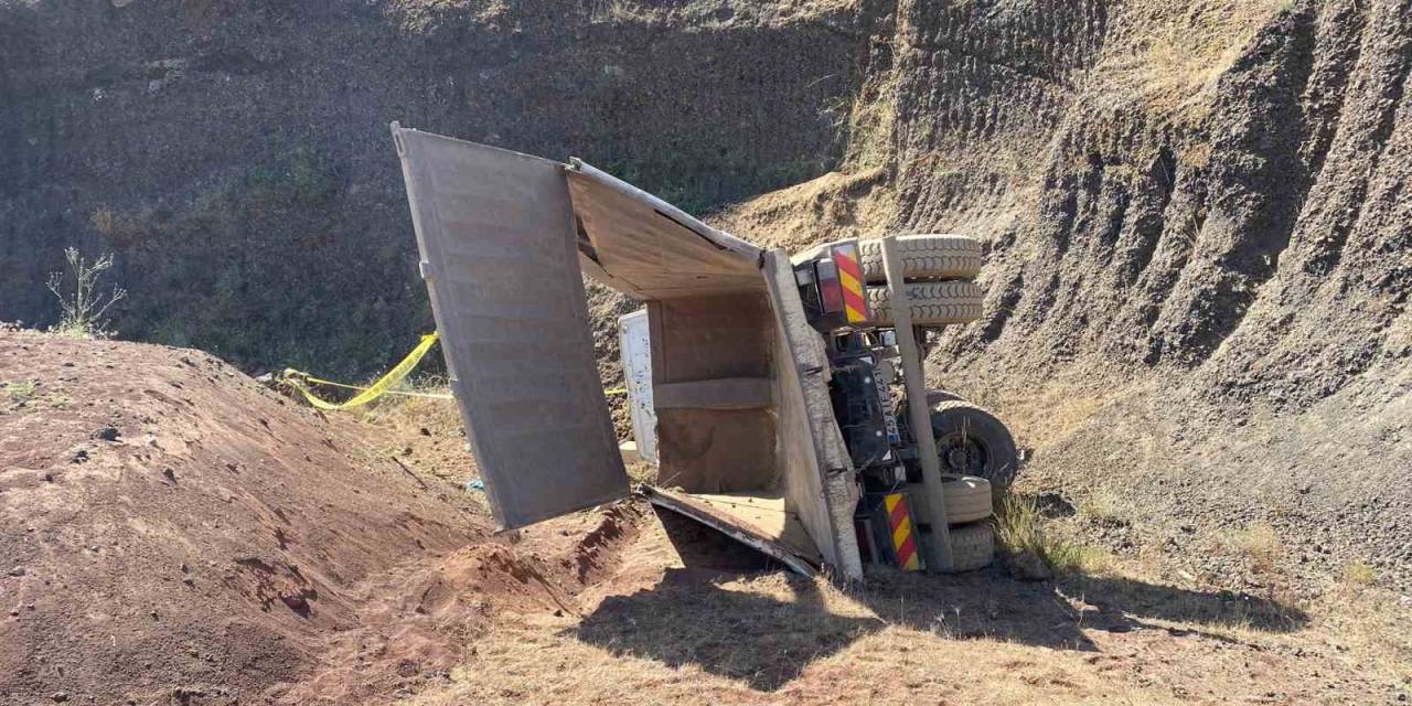 Cüruf Ocağında Yüksekten Düşen Kamyon Sürücüsü Yaşamını Yitirdi