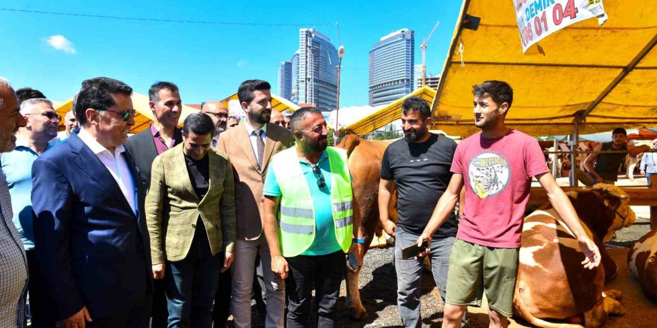 Esenyurt Belediye Başkanı Özer, Mimar Sinan Parkı’nı Ziyaret Etti