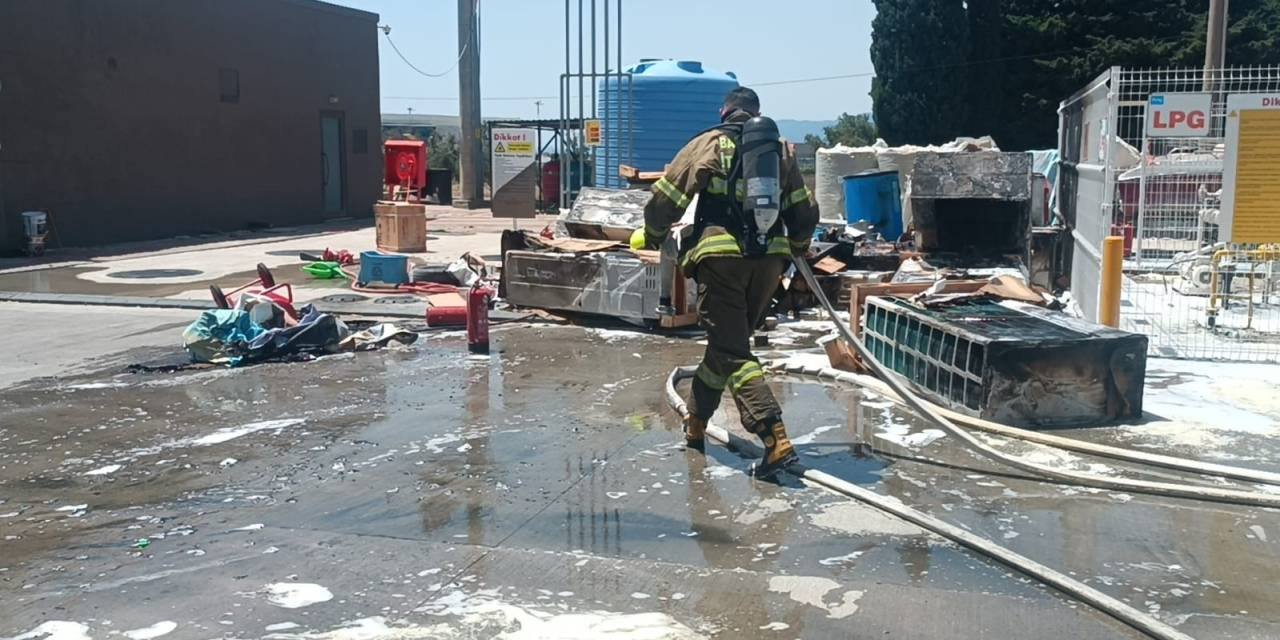 Tadilat Halindeki Benzinlikte Çıkan Yangın Korkuttu