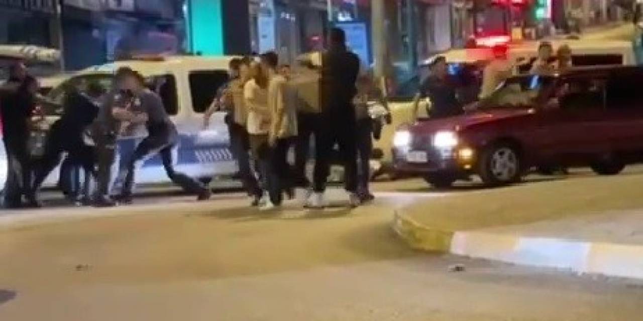 Trafik Kazası Sonrası Kavga Çıktı: 2 Yaralı