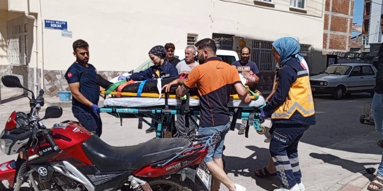 Minibüs İle Motosiklet Çarpıştı: 1 Yaralı