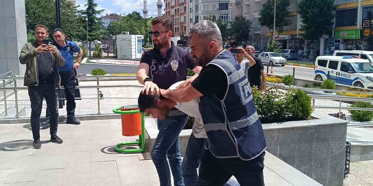 Okul Müdürü Ve Hizmetliyi Darp Eden Şahıs Serbest Bırakıldı