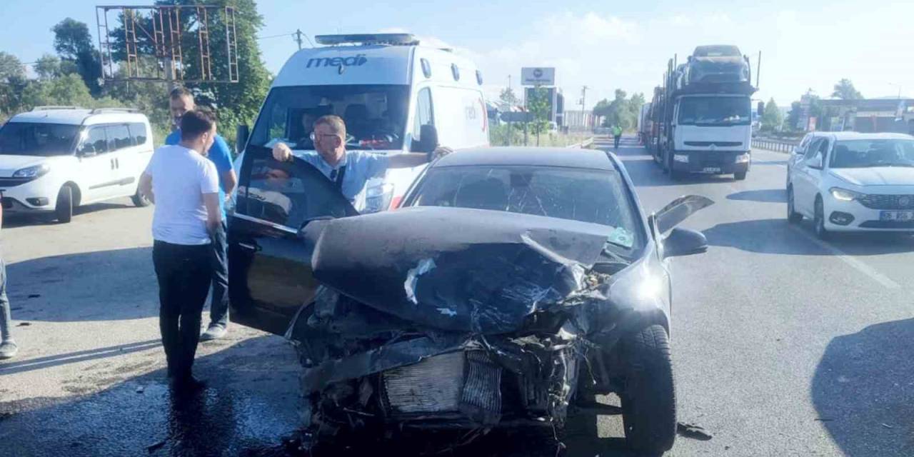 Bursa-balıkesir Karayolunda Kaza: 5 Yaralı