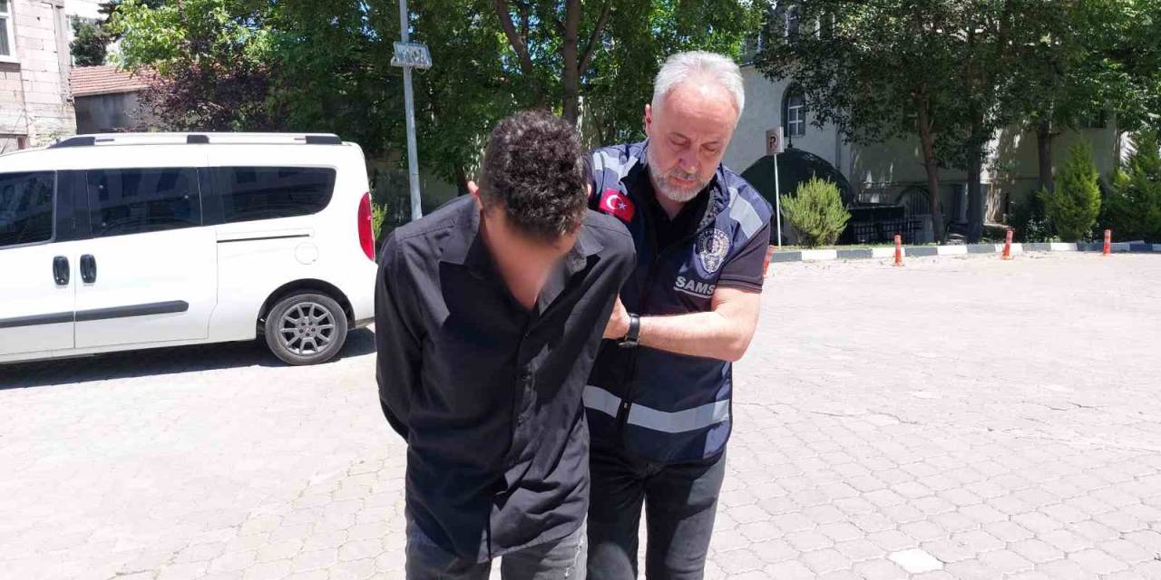 Restoranda Garsonun Bıçaklanmasına 2 Gözaltı