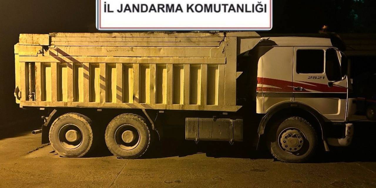 Kocaeli’nden Gelerek Sakarya’da Kimyasal Atık Dökerken Yakalandılar