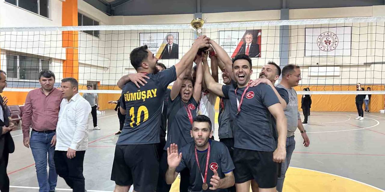 Yüksekova’da Kurumlar Arası Voleybol Turnuvasını Tim 47 Kazandı