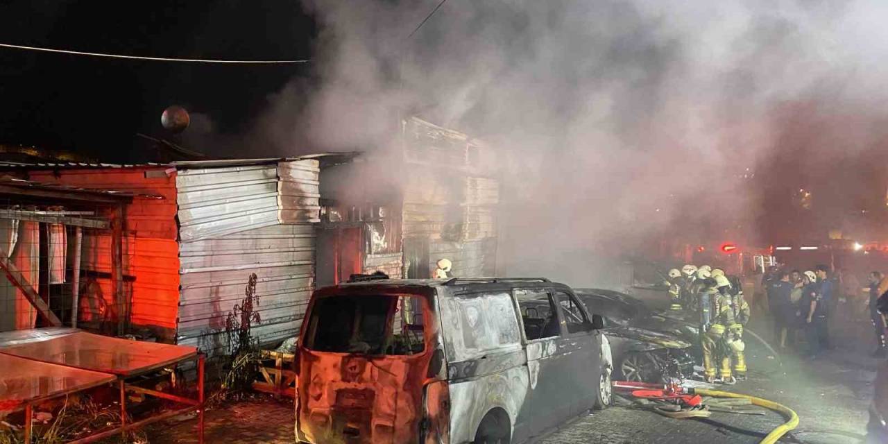 Esenyurt’ta 8 Araç Ve İş Yeri Alev Alev Yandı: Kundaklama Anı Güvenlik Kamerasında