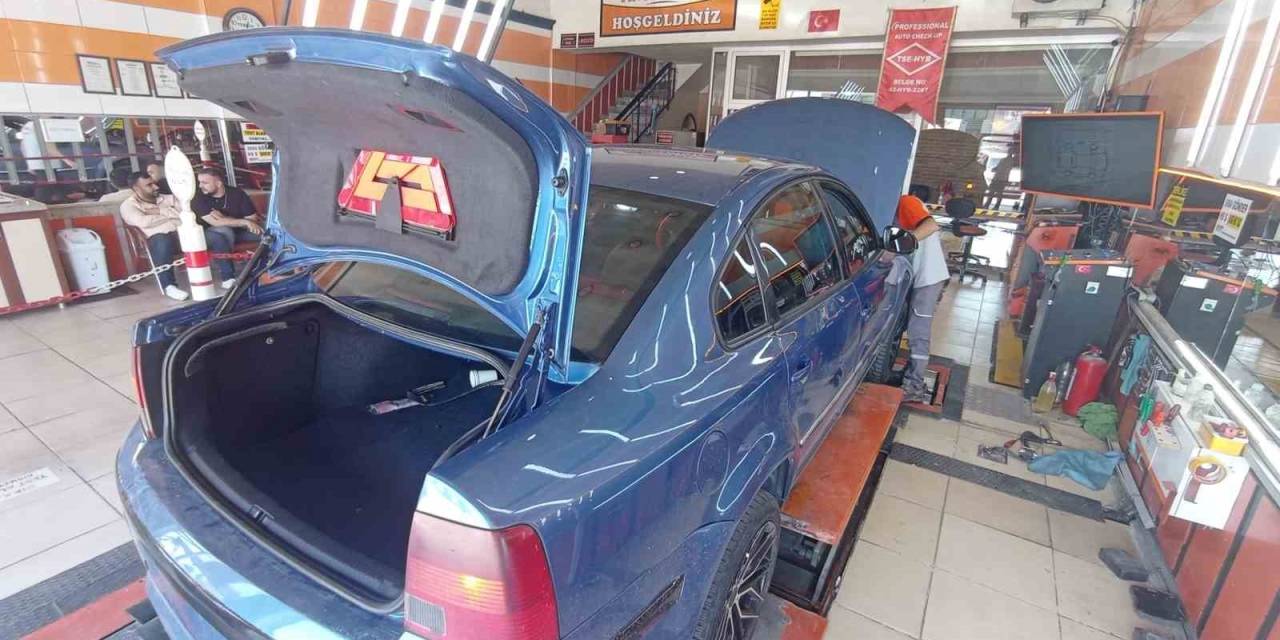 Üç Aracı Birleştirip Bir Otomobil Yaptılar