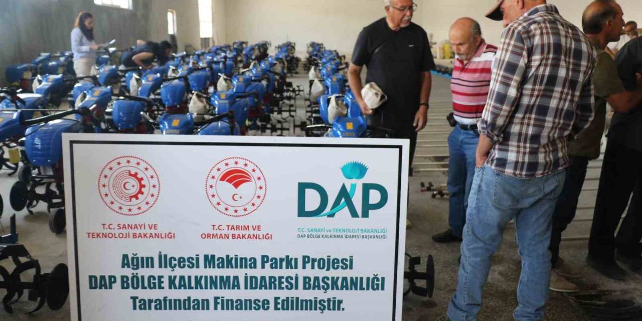 Elazığ’da Çiftçilere Badem Silkeleme Ve Çapa Makinesi Dağıtıldı