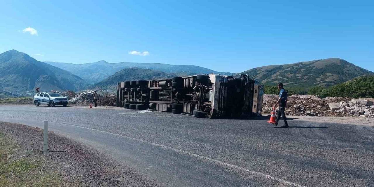 Tunceli’de, Hayvan Yüklü Tır Devrildi: 3 Yaralı