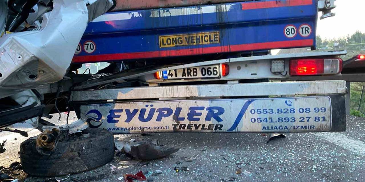 Tıra Çarpan Panelvan Hurdaya Döndü: 1 Yaralı