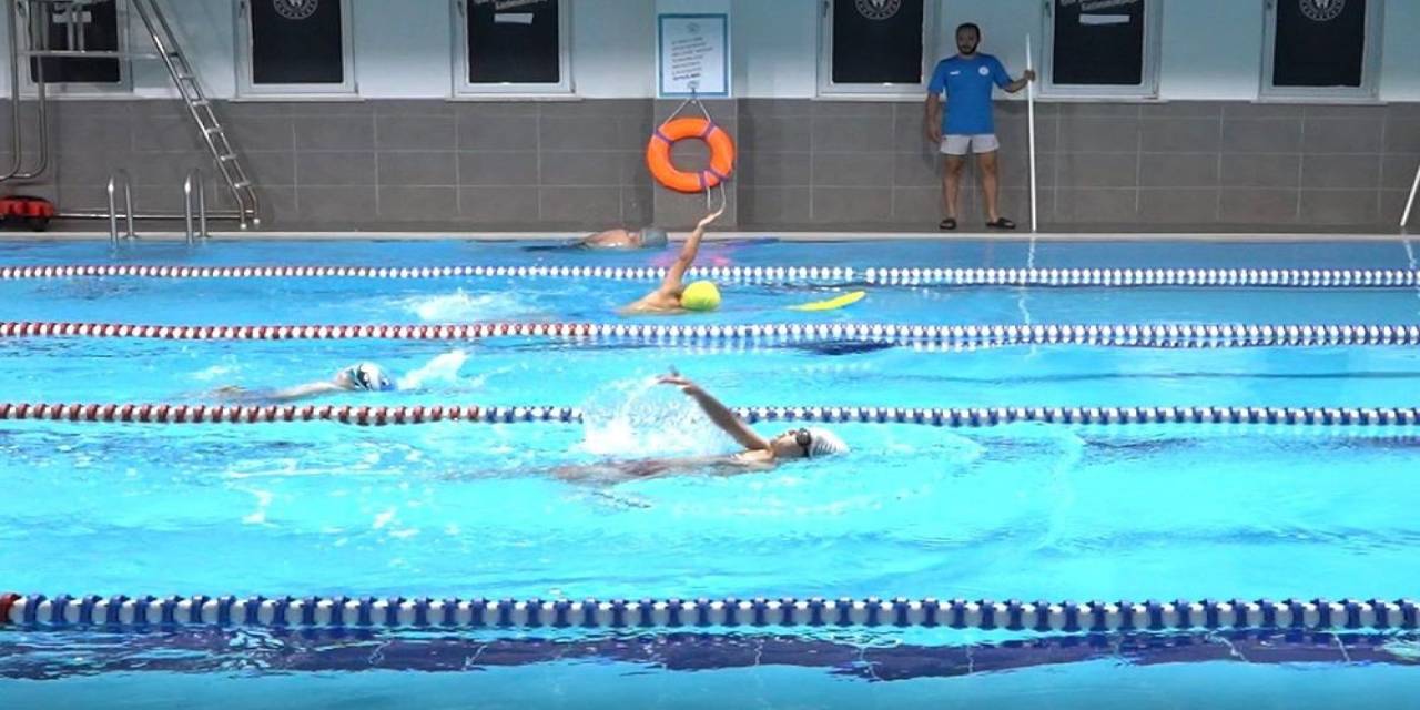 Minik Yüzücüler Gaziosmanpaşa Yüzme Şenliği’nde Buluştu