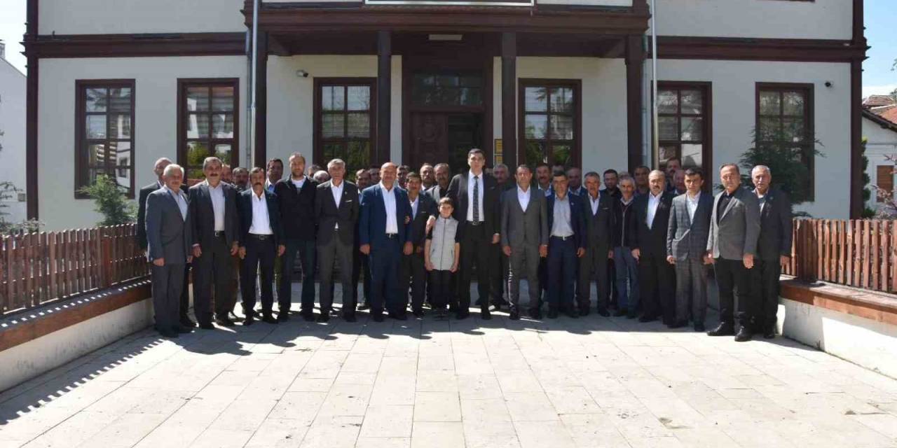 Muhtarlar Hizmet İçin Maaş Promosyonlarının Yarısını Bağışladı