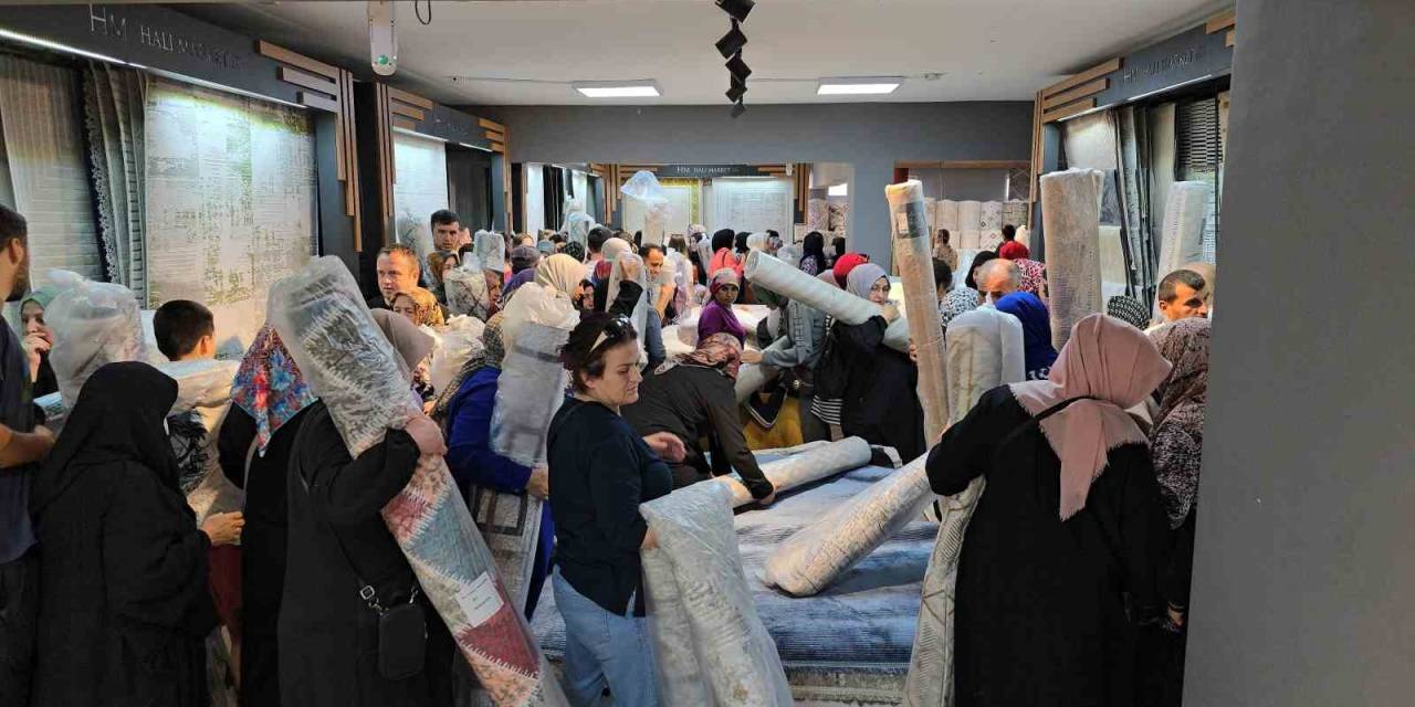 Bedava Halılardan Almak İçin Yarıştılar