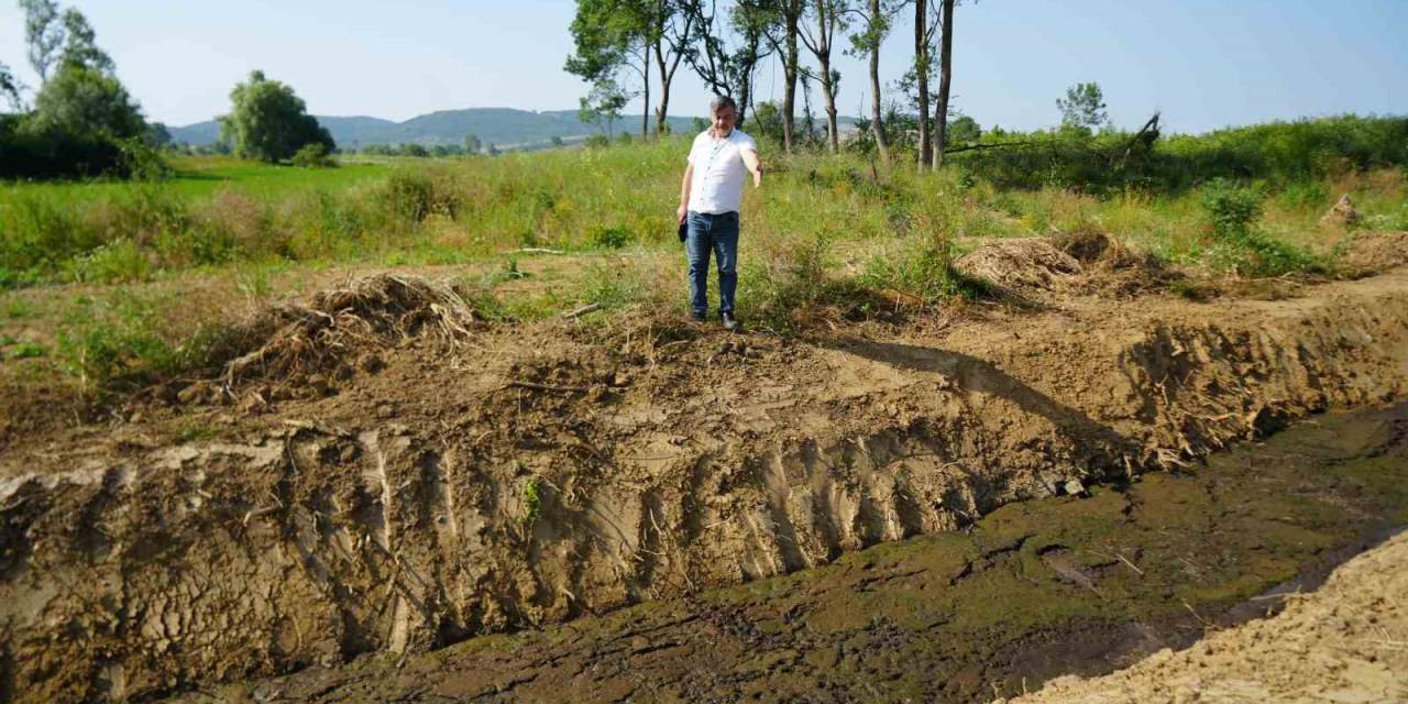 Yağmur Suyu Kanalından Dereye Su Değil Gübre Akıyor