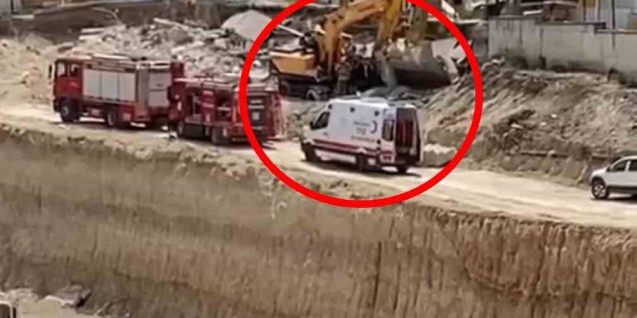 İstinat Duvarı İş Makinasının Üzerine Devrildi, Sıkışan Operatör Kurtarıldı