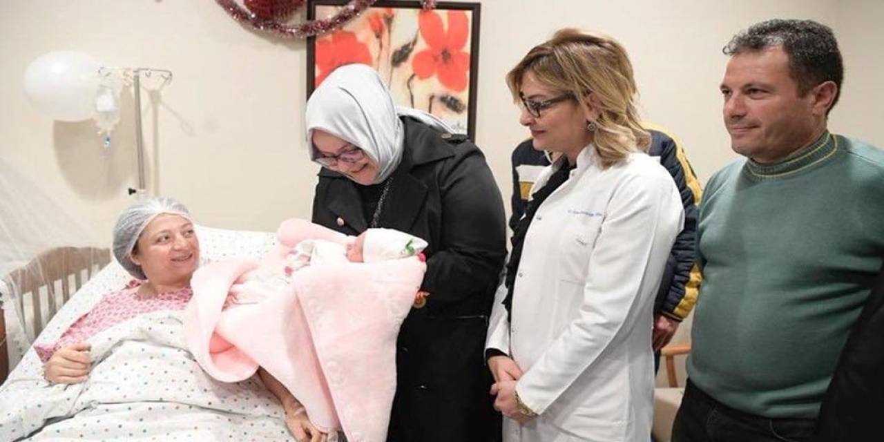 Boşanma Aşamasındaki Kocası Tarafından Öldürülen Kadın İle Çocuğu Son Yolcuğuna Uğurlandı