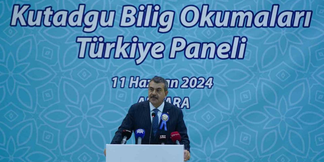 Bakan Tekin, ’oku-yorum, Yazı-yorum Projesi Kutadgu Bilig Okumaları Türkiye Paneli’ne Katıldı