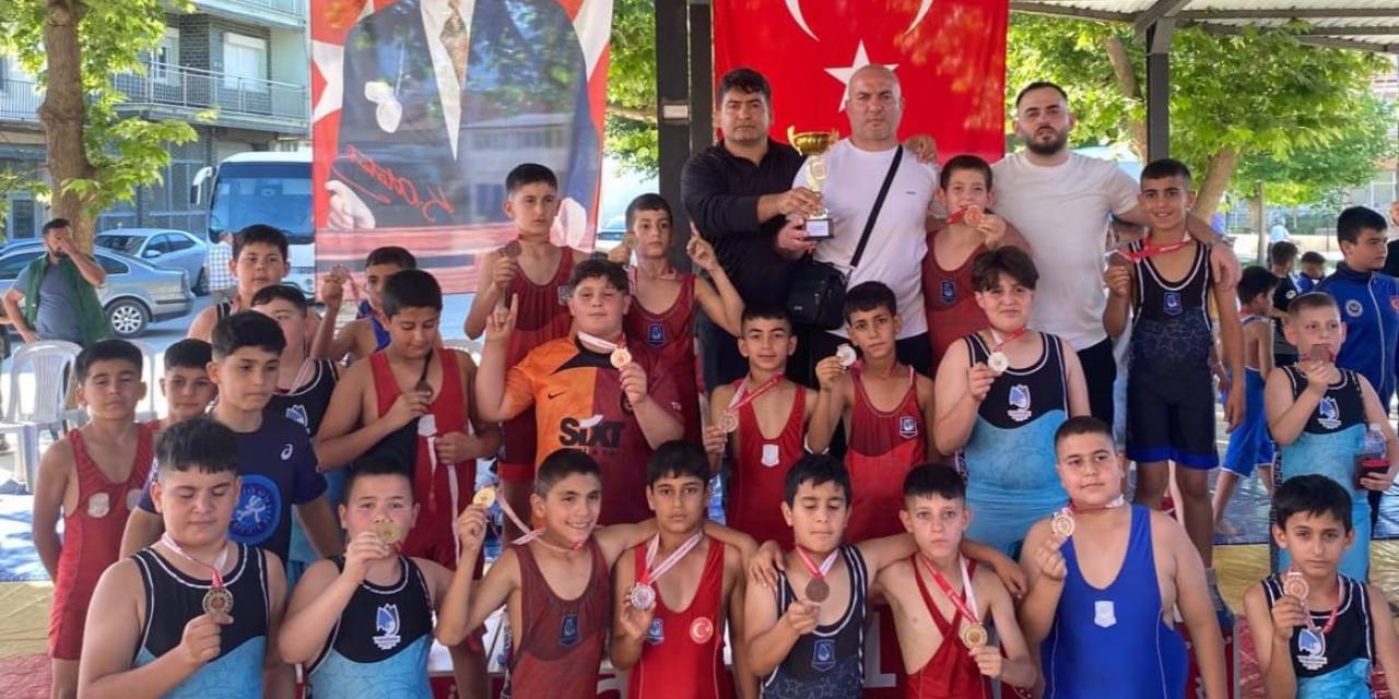 Yunusemreli Güreşçiler Denizli’de Manisa’nın Gururu Oldu