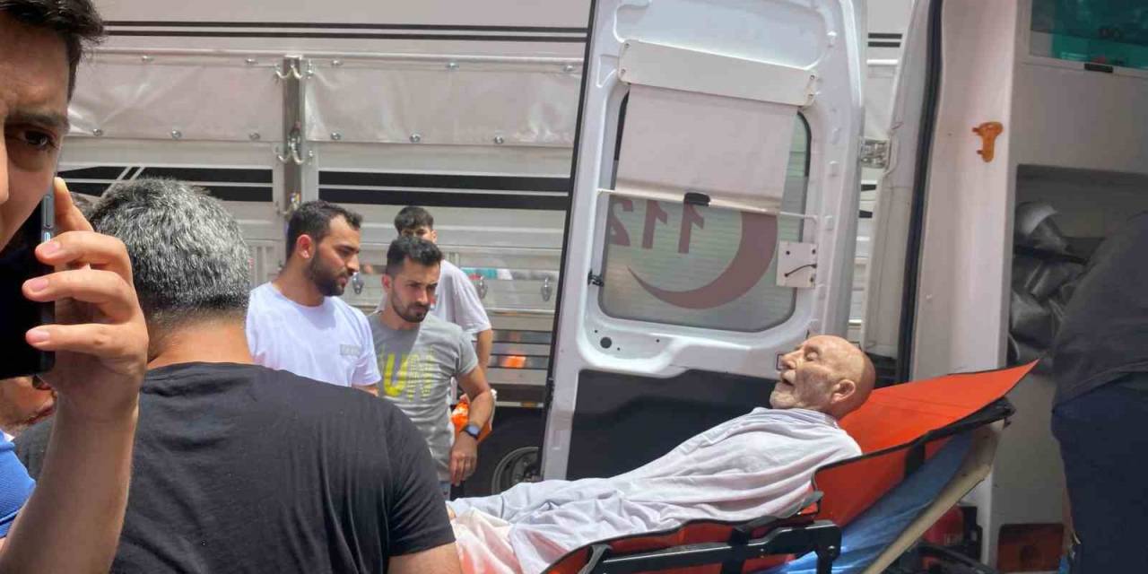 Küçükçekmece’de Mahsur Kalan Yaşlı Adamı Tekstil Çalışanı Kurtardı