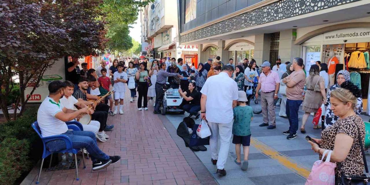 Yeni Nesil Sokak Sanatçılarının Neşet Ertaş Sevgisi