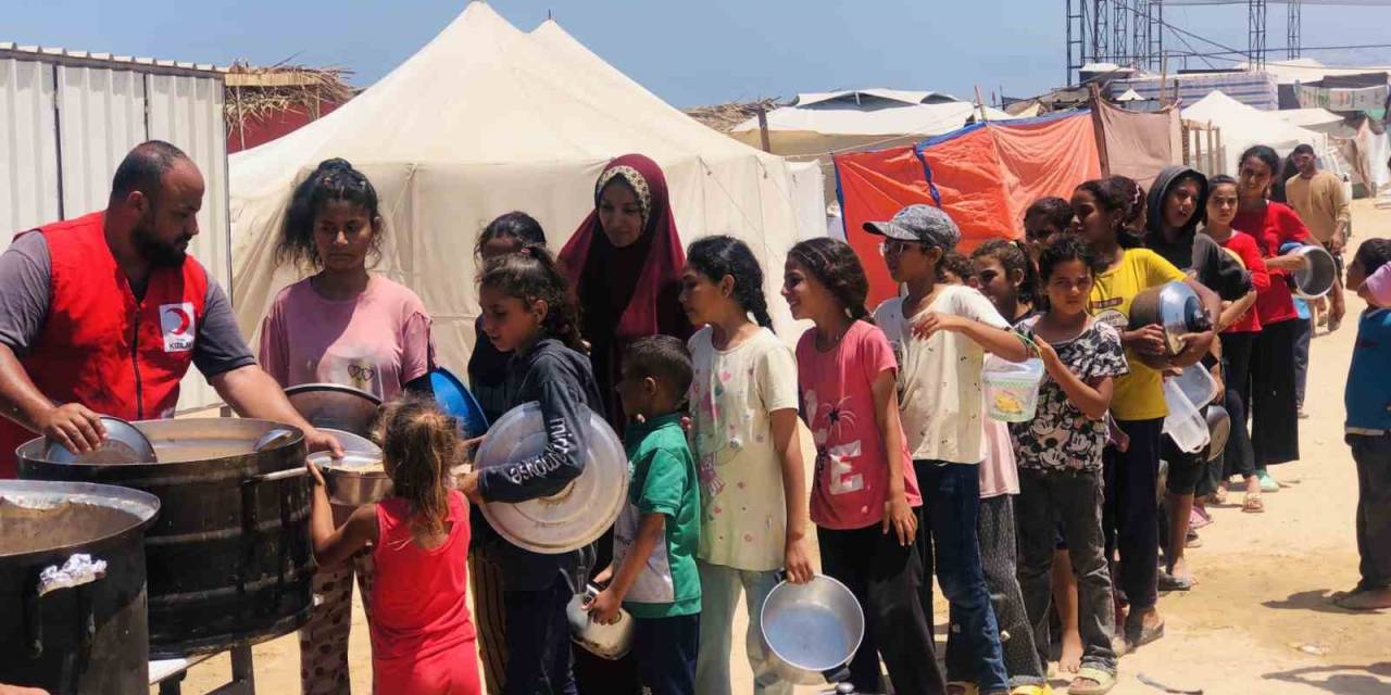Türk Kızılay Gazze’deki Aşevi Kapasitesini Günlük 15 Bin Kişilik Sıcak Yemeğe Çıkardı