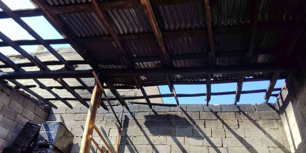 Erciş’te Çatı Yangını