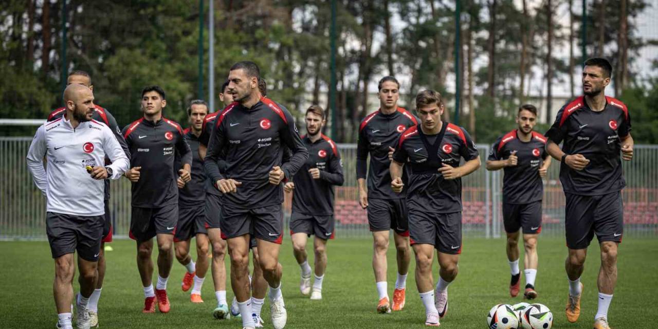 A Milli Futbol Takımı Hazırlıklarını Sürdürdü