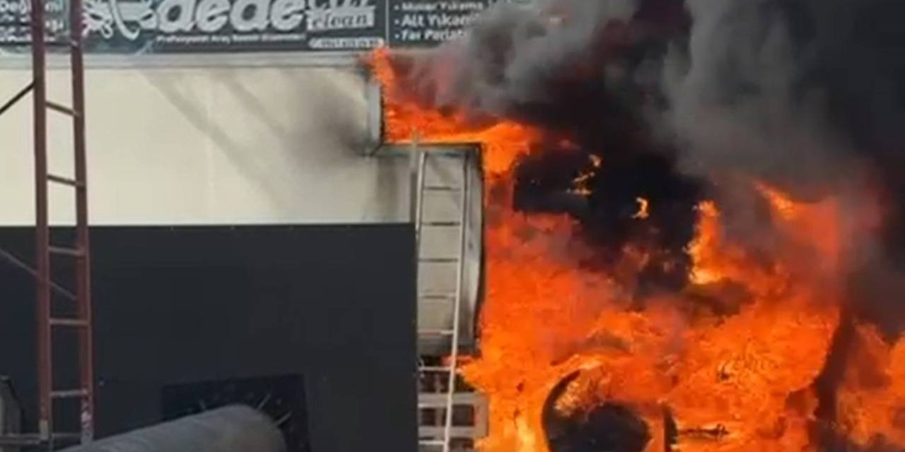 Park Halindeki Tır Alev Aldı, Kısa Sürede Kullanılamaz Hale Geldi