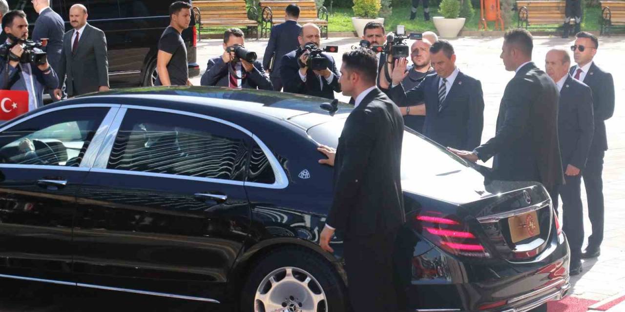 Cumhurbaşkanı Erdoğan İle Chp Genel Başkanı Özel Görüşmesi Sona Erdi