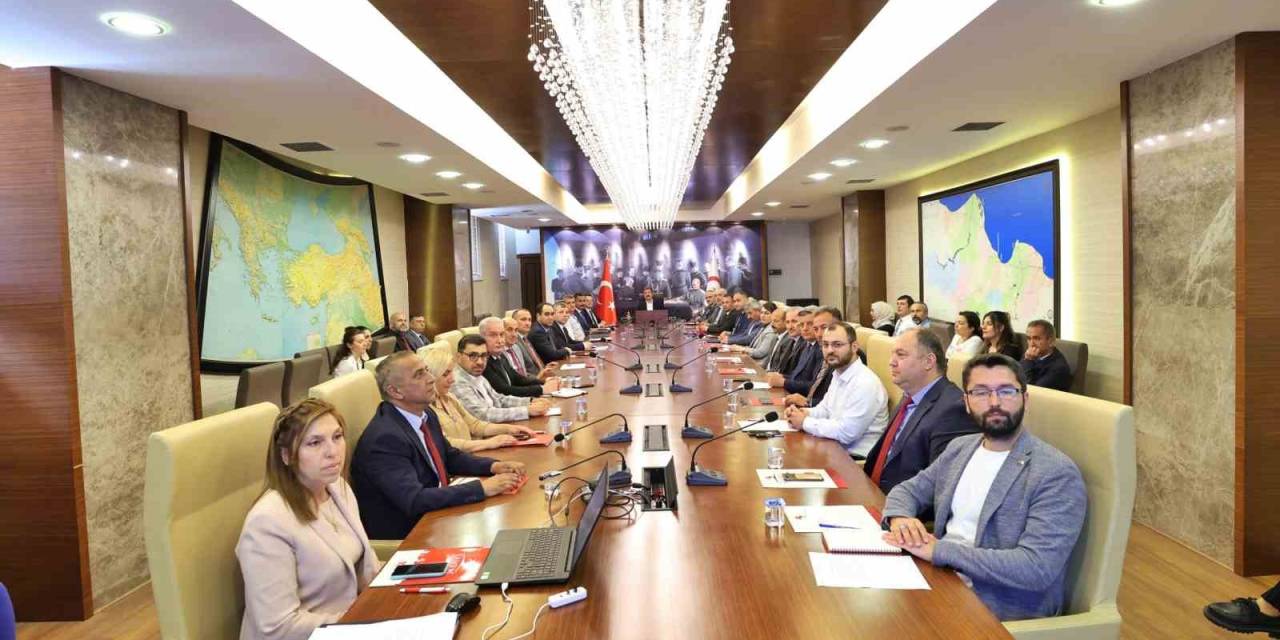 Vali Tavlı: "Gençlerimizi Önleyici Tedbirlerle Koruyarak Bağımlılığın Hiçbir Türüne Teslim Etmeyeceğiz"