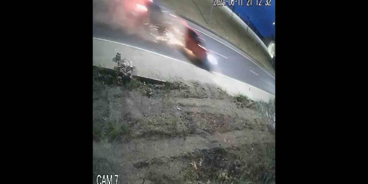 Zonguldak’ta İki Aracın Çarpıştığı Kaza Kamerada: 2 Yaralı