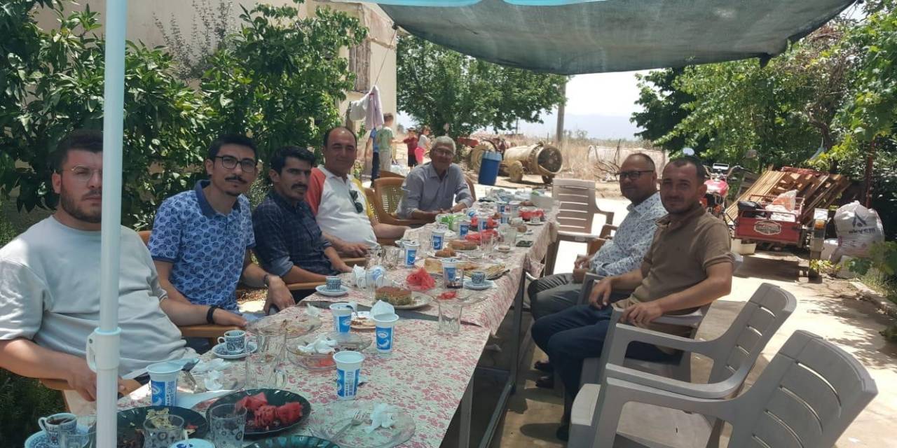 Köy Halkından Tayini Çıkan Öğretmenlere Yemekli Veda