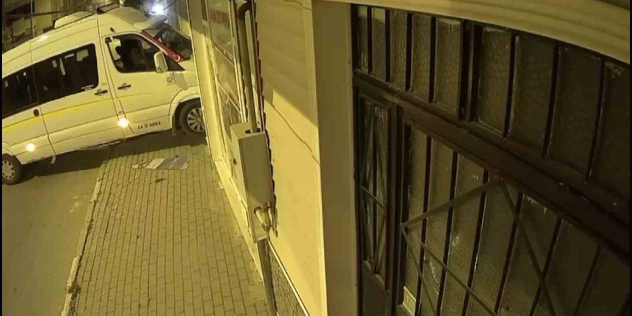 Kalp Spazmı Geçiren Şoför Dükkana Böyle Daldı, Kendine Gelince Yoluna Devam Etti