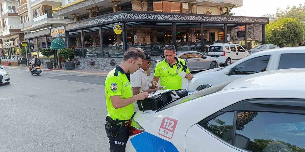 Göz Göre Göre Gelen Kazada Genç Kız Yaralandı