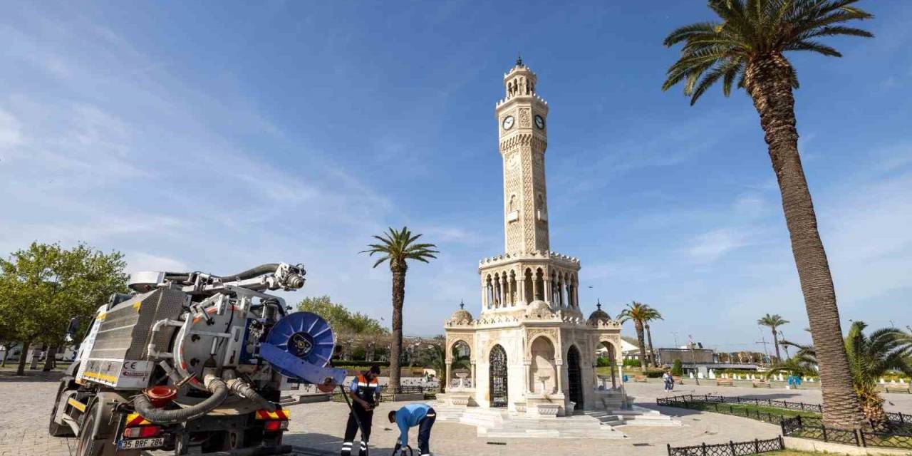 İzmir’in Altyapı Hatlarında Temizlik Seferberliği