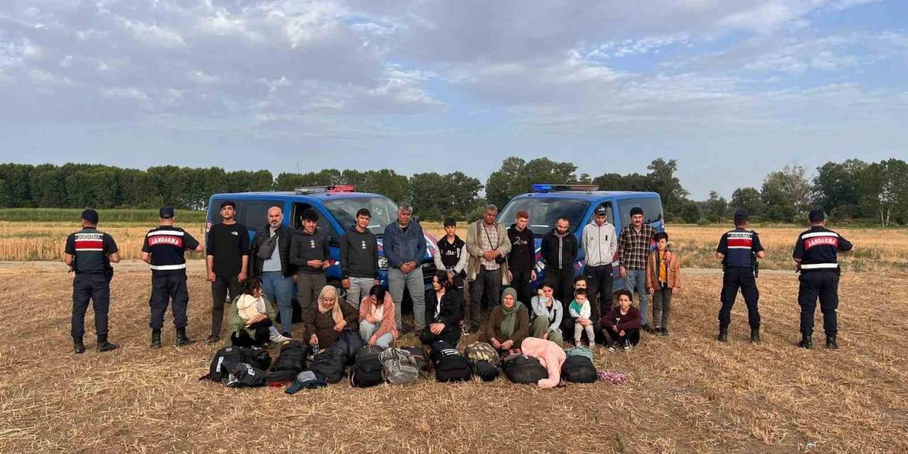 Yunanistan’a Kaçmaya Çalışan 5’i Çocuk 7’si Kadın 22 Düzensiz Göçmen Yakalandı