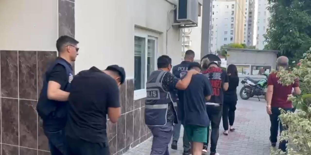Mersin’de ’sazan Sarmalı’ Yöntemiyle Dolandırıcılık Yapan 5 Şüpheli Yakalandı