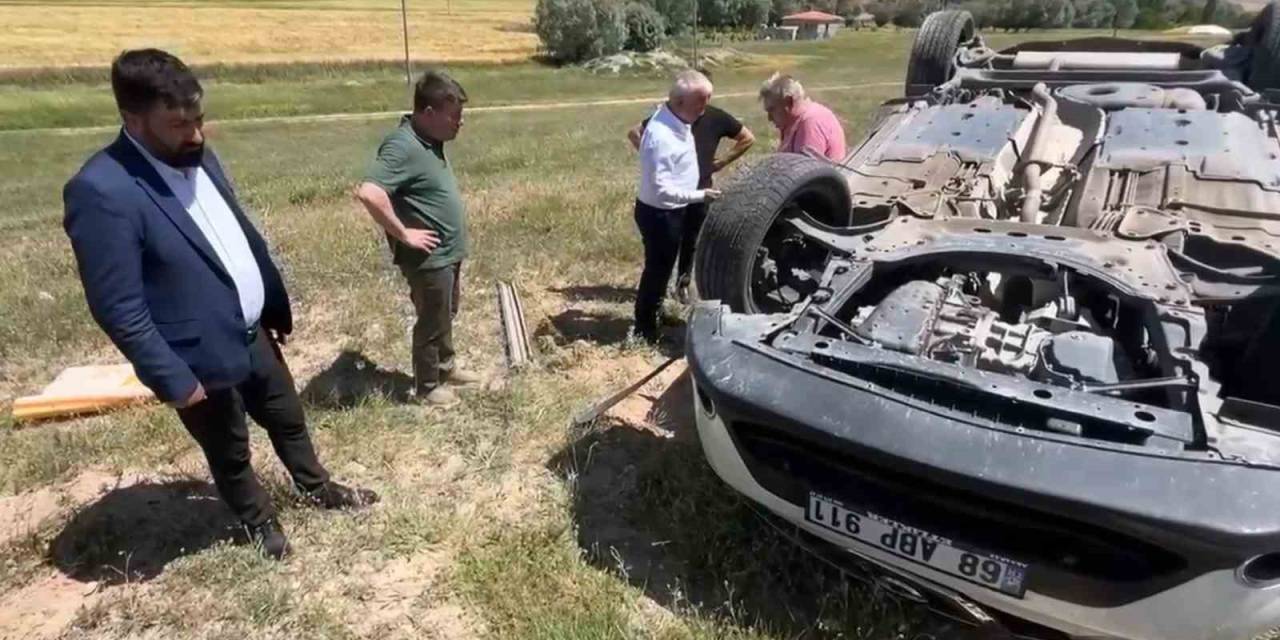 Takla Atan Araçtaki Sürücünün Yardımına Vali Ve Başkan Koştu